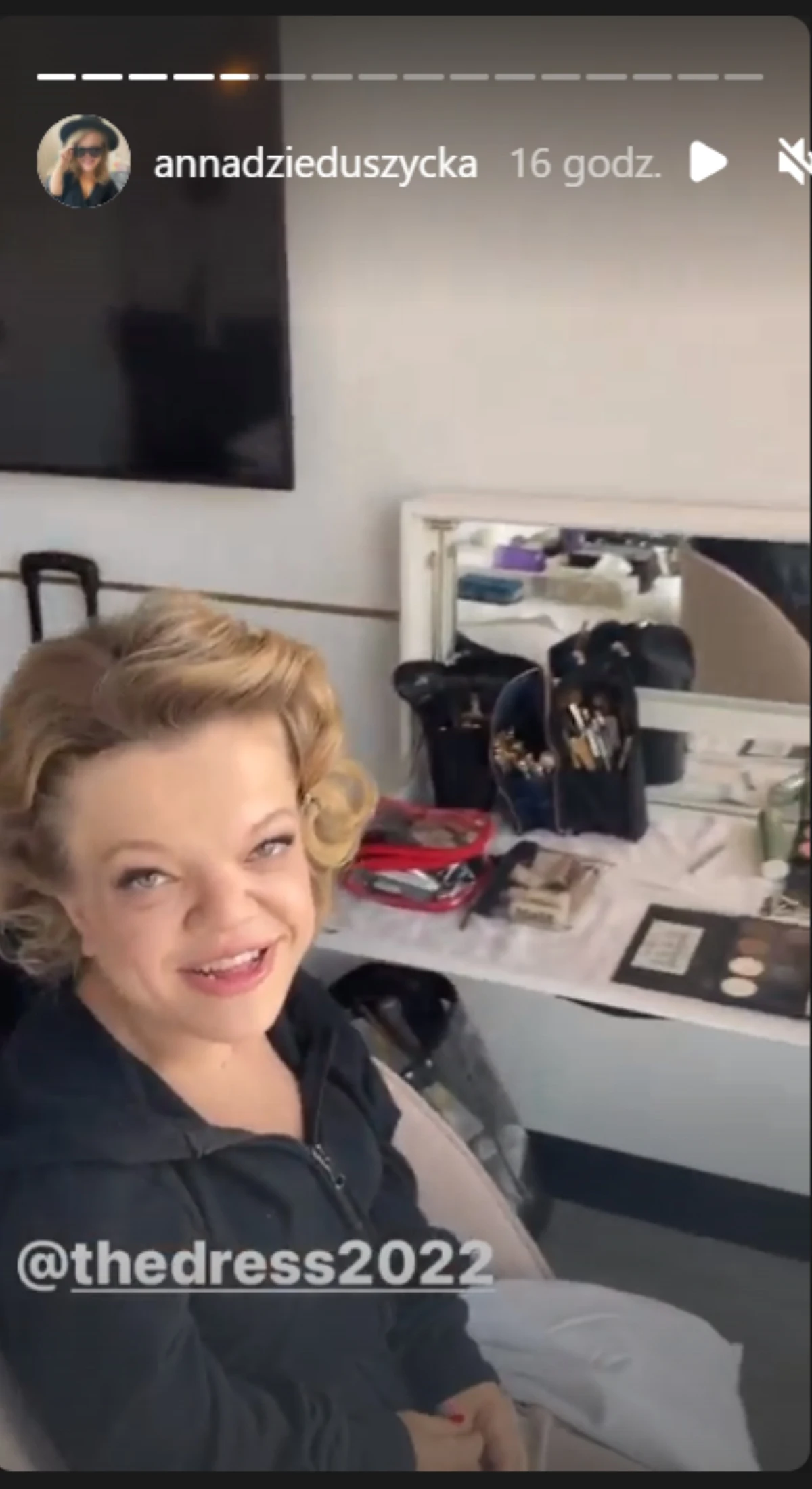 https://www.instagram.com/annadzieduszycka/
