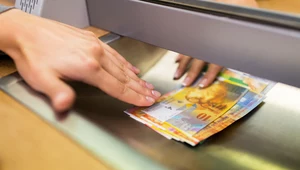 Kredyty we frankach największym ryzykiem - , SNB jest skłonny interweniować na rynku walutowym w celu zmniejszenia presji 
na umocnienie franka 