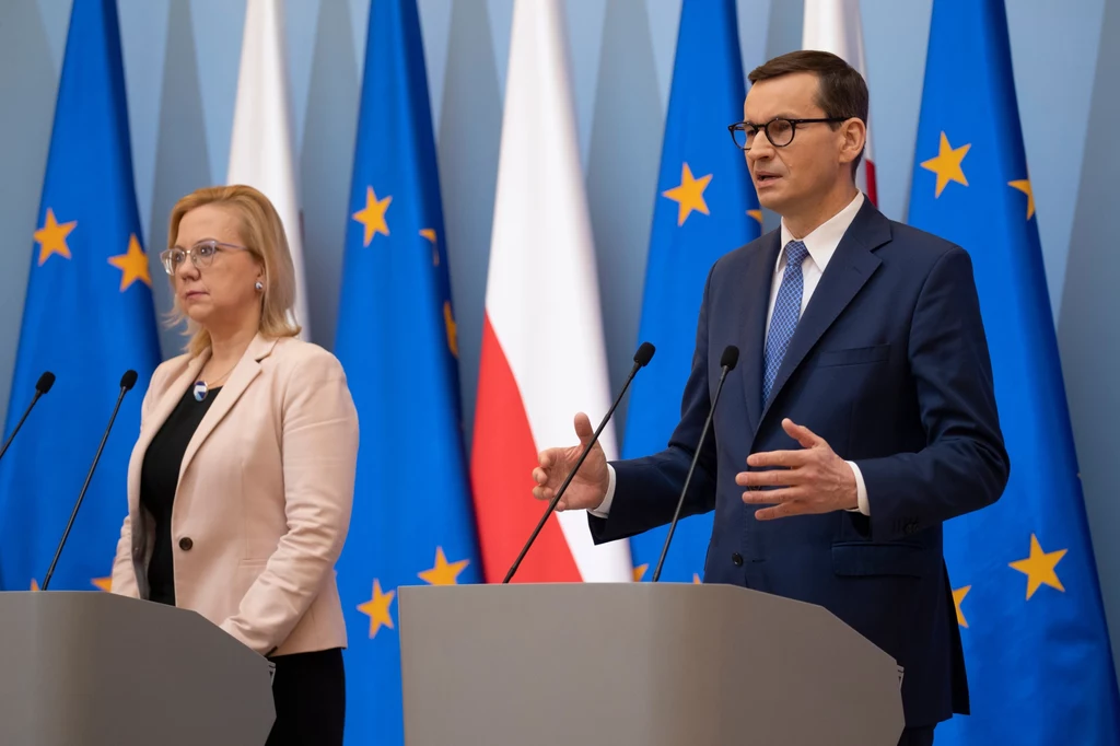 W piątek premier Mateusz Morawiecki zapowiedział odejście Polski od węglowodorów z Rosji. Szczegóły zostaną zaprezentowane w najbliższych dniach - zadeklarowała minister klimatu i środowiska Anna Moskwa