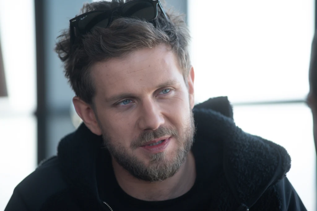 Zdjęcia nie pozostawiają złudzeń, że Antoni Królikowski zamieszkał z kochanką