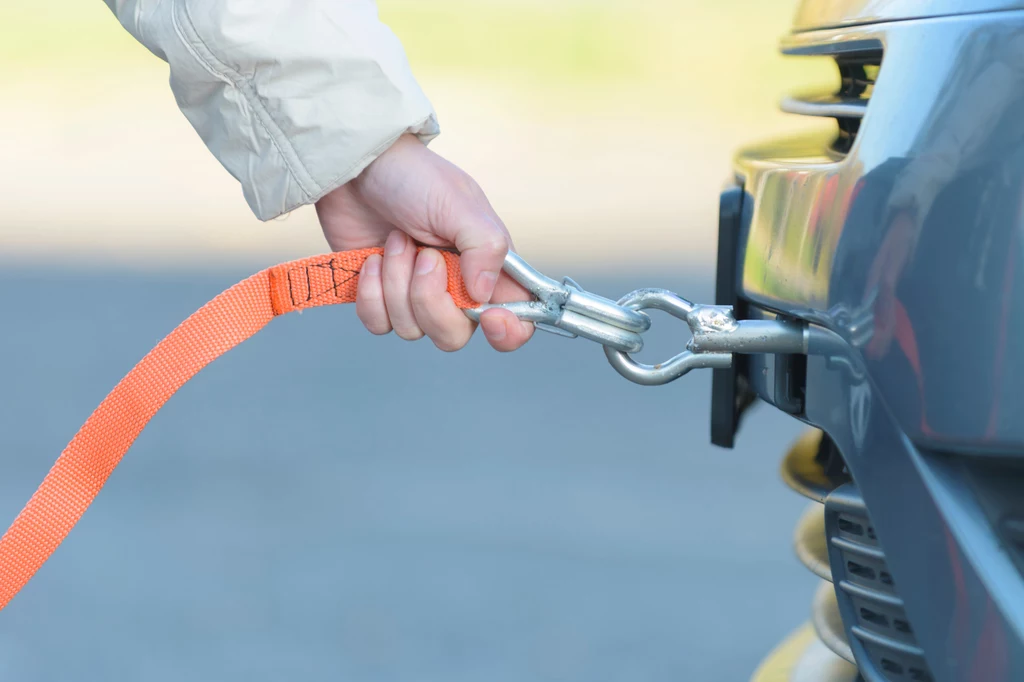 Kiedy można holować auto, a kiedy holowanie jest zabronione?