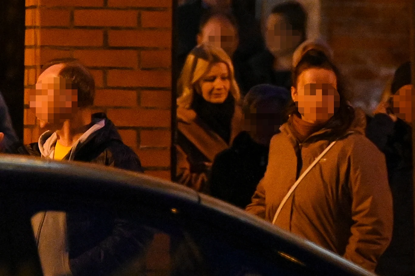 Zamyślona Kożuchowska wychodzi z nabożeństwa. Kazanie dało jej do myślenia? Zamyślona Kożuchowska wychodzi z nabożeństwa. Kazanie dało jej do myślenia?