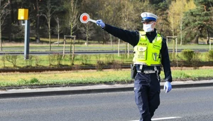 Policjant macha, ja jadę dalej. Co grozi za niezatrzymanie się do kontroli?