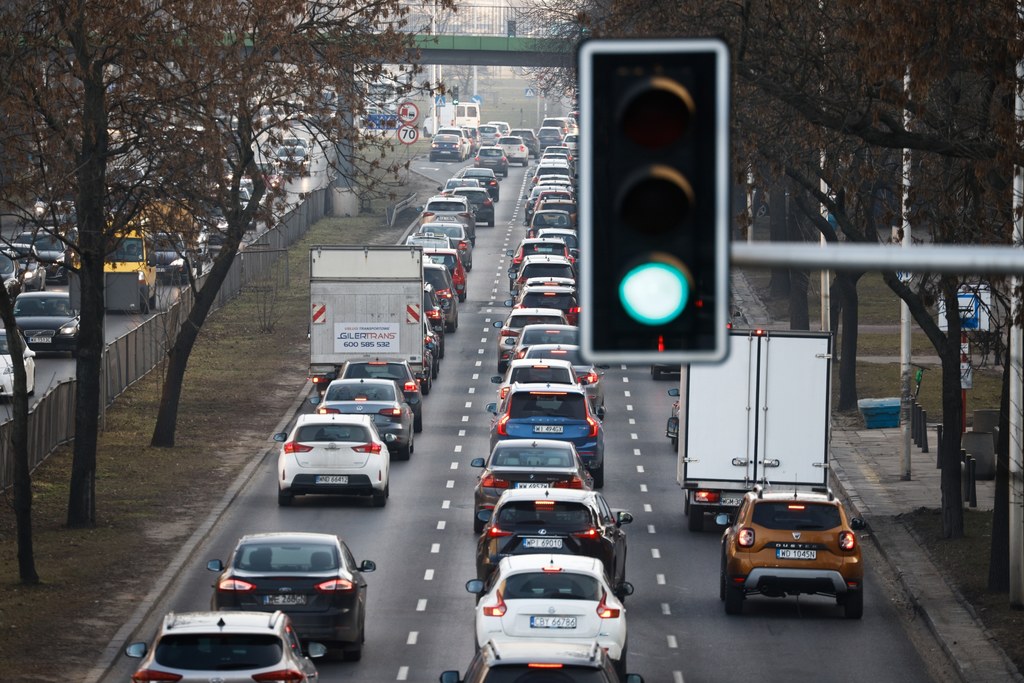 Ruch uliczny, oprócz generowania szkodliwych zanieczyszczeń, ma jeszcze jedną, ogromną wadę. To hałas, który według najnowszych badań niszczy zdrowie nawet połowy europejczyków