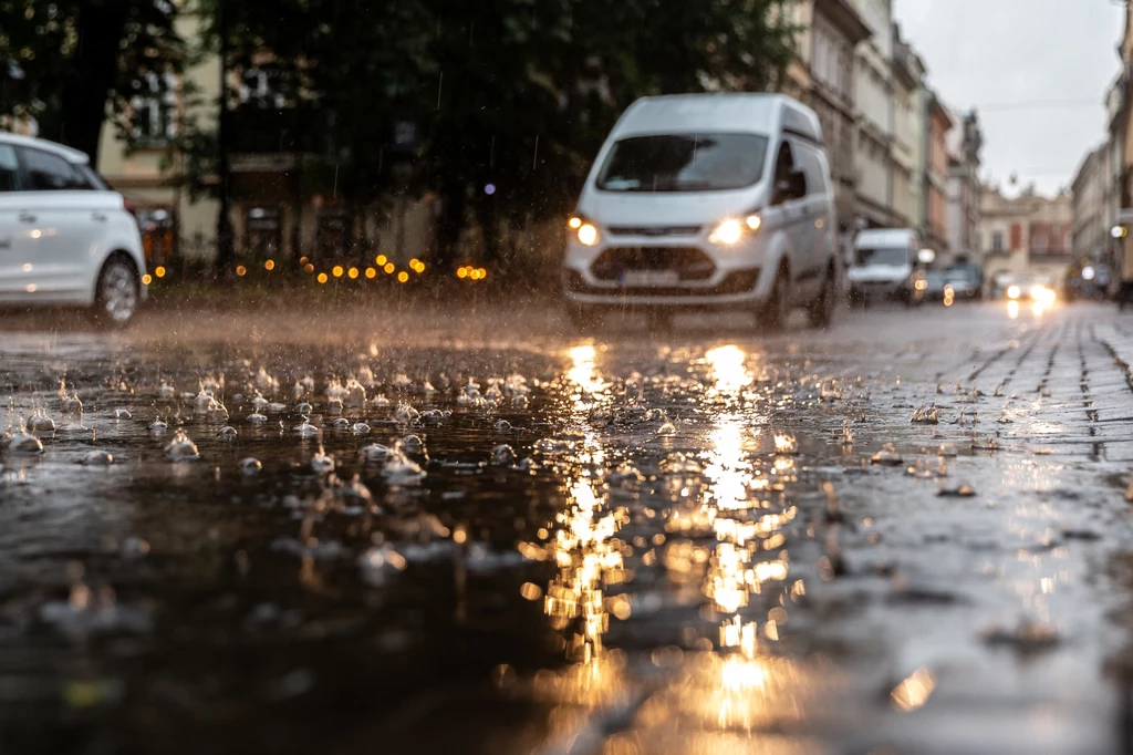 Jazdę będzie utrudniał deszcz a nawet śnieg z deszczem