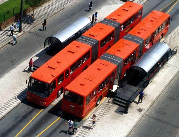 Specjalny system komunikacji miejskiej i szybkich autobusów w Kurytybie Specjalny system komunikacji miejskiej i szybkich autobusów w Kurytybie