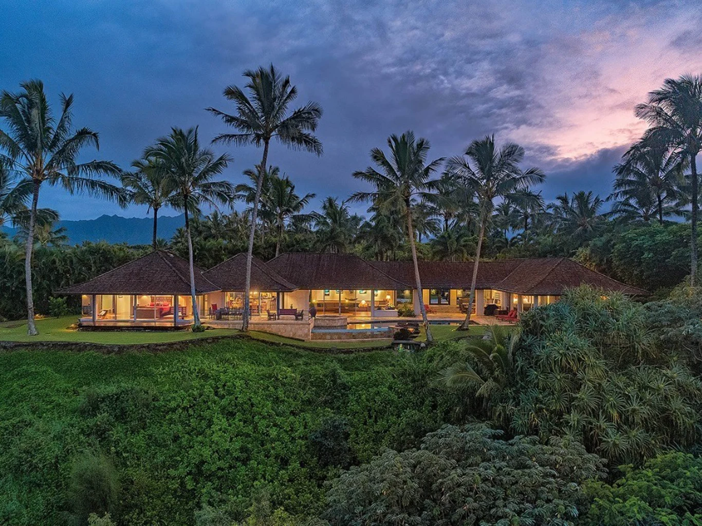 "Ten niesamowity dom wprowadza nowoczesny styl życia w jednej z najlepszych lokalizacji na Kauai" – można było przeczytać w ofercie sprzedażowej. 