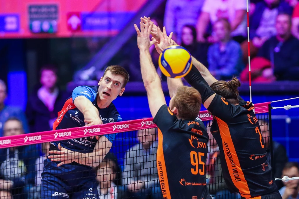 W ostatnim meczu obu drużyn Grupa Azoty ZAKSA Kędzierzyn-Koźle pokonała Jastrzębski Węgiel 3:0 w finale Tauron Pucharu Polski W ostatnim meczu obu drużyn Grupa Azoty ZAKSA Kędzierzyn-Koźle pokonała Jastrzębski Węgiel 3:0 w finale Tauron Pucharu Polski