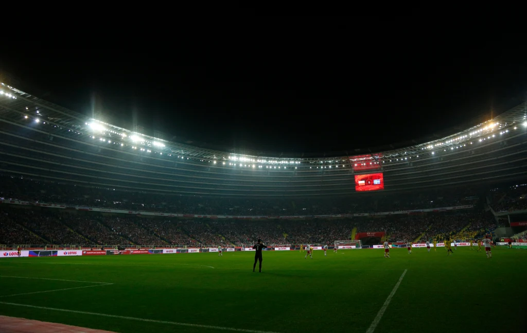 Podczas meczu Polska - Szwecja na Stadionie Śląskim zgasła część reflektorów Podczas meczu Polska - Szwecja na Stadionie Śląskim zgasła część reflektorów