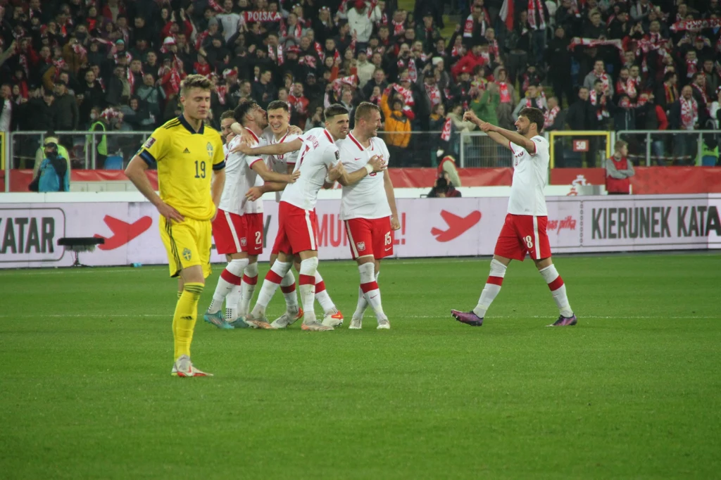 Piłkarze reprezentacji Polski tuż po końcowym gwizdku sędziego nie kryli radości ze zwycięstwa i awansu na mundial w Katarze Piłkarze reprezentacji Polski tuż po końcowym gwizdku sędziego nie kryli radości ze zwycięstwa i awansu na mundial w Katarze