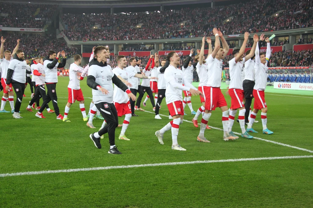 Piłkarze celebrowali zwycięstwo w meczu Polska - Szwecja Piłkarze celebrowali zwycięstwo w meczu Polska - Szwecja