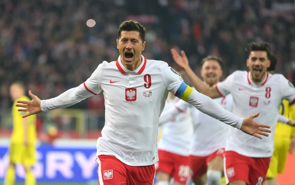 El. MŚ 2022. Polska - Szwecja 2-0. Robert Lewandowski i koledzy z reprezentacji mogą się cieszyć z awansu na mundial. Nie jest to w smak Rosjanom, m.in. Olegowi Romancewowi El. MŚ 2022. Polska - Szwecja 2-0. Robert Lewandowski i koledzy z reprezentacji mogą się cieszyć z awansu na mundial. Nie jest to w smak Rosjanom, m.in. Olegowi Romancewowi