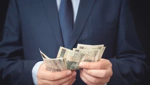 Dofinansowanie dla pracownika. Szef musi wypłacić 300 zł.
