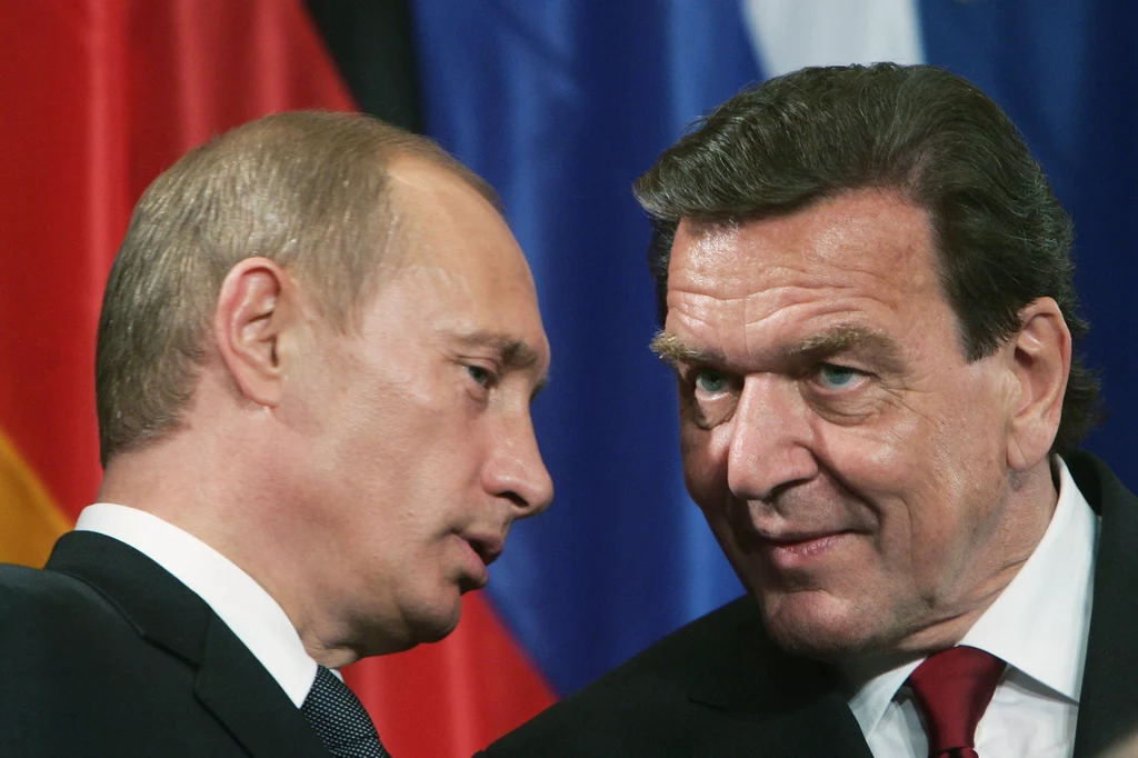 Były kanclerz Niemiec Gerhard Schröder w ostatnich tygodniach urzędowania podpisał z Rosją umowę o budowie Gazociągu Północnego pod dnem Bałtyku. Później związał się z Gazpromem i został szefem Nord Stream 2