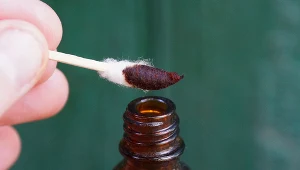 Niektórzy uważają, że wystarczy nanieść odrobinę jodyny na skórę, by stwierdzić, czy mamy niedobór. Nie, tak nie jest