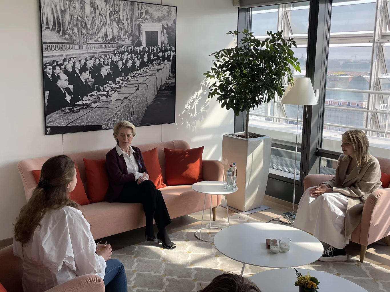 Spotkanie aktywistek klimatycznych z Ursulą von der Leyen. Spotkanie aktywistek klimatycznych z Ursulą von der Leyen.