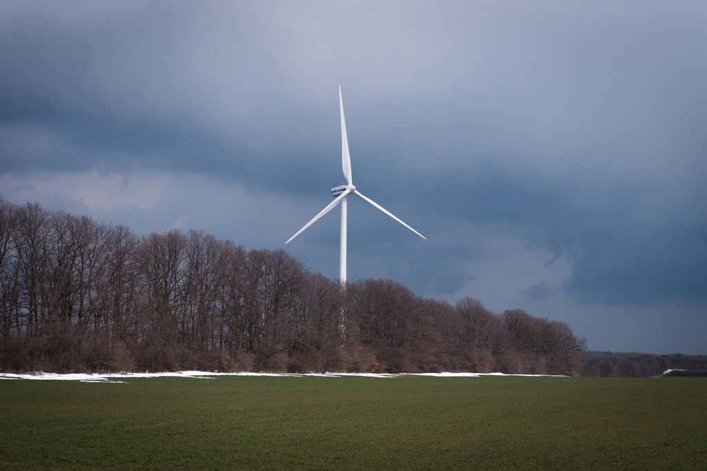 Odnawialne źródła energii to nie tylko sposób na czystszą planetę. Mogą one także pomóc w osiągnięciu niezależności od surowców energetycznych