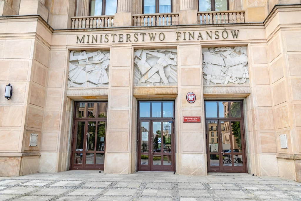 Resort finansów podał szacunki dot. wzrostu PKB w 2024 roku. W IV kwartale u.r. PKB wzrósł o ok. 3,4 proc., a inwestycje wzrosły ok. 0,7 proc.