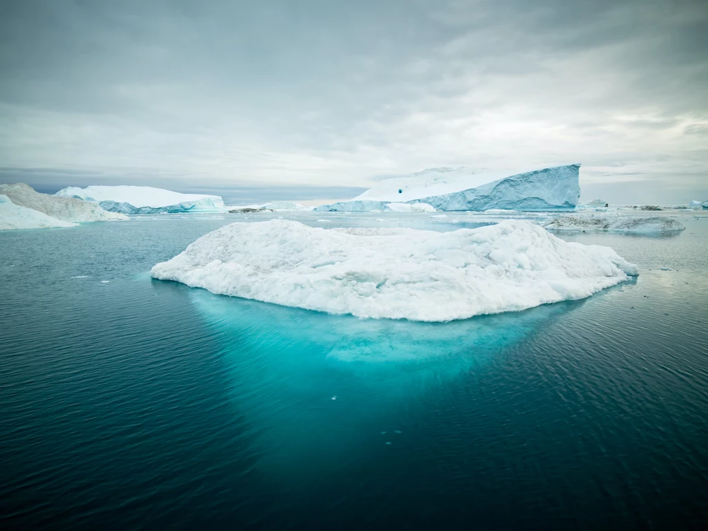 Grubość i tempo topnienia lodowców są dla naukowców wskaźnikiem postępowania zmian klimatycznych na świecie