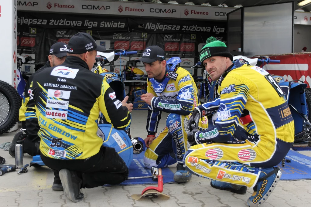 Bartosz Zmarzlik i Martin Vaculik w przerwie między biegami