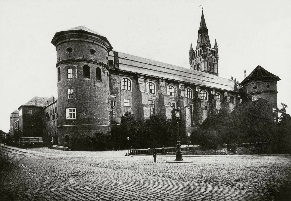 XIII-wieczny krzyżacki zamek, późniejsza siedziba władców pruskich — dziś już nie istnieje (fot. 1900 r.)