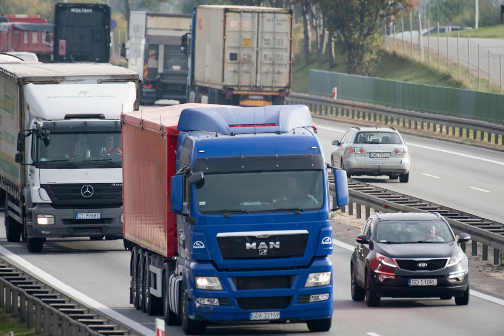 Są barometrem gospodarki a liczba ich rejestracji spada. Łącznie przez dwa pierwsze miesiące 2022 roku na europejskie drogi wyjechało o 13,5 proc. mniej nowych vanów, ciężarówek oraz autobusów