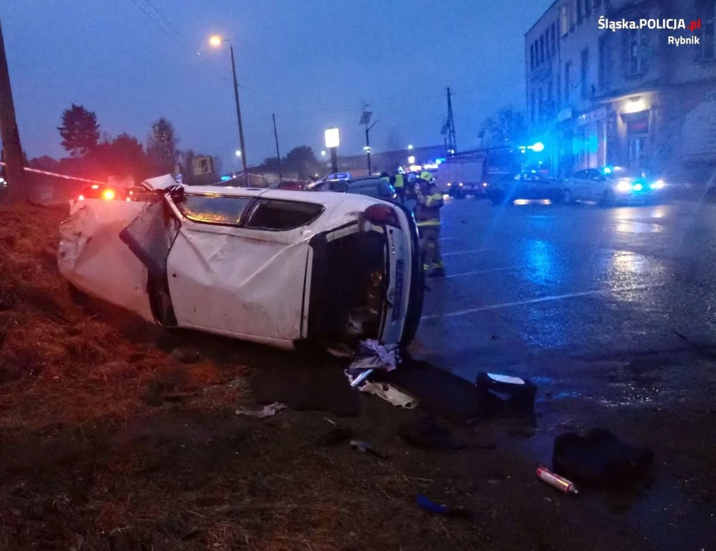 Sprawca wypadku miał aktywny zakaz prowadzenia, był pijany a auto było kradzione