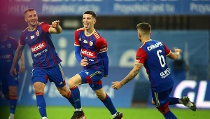 PKO Ekstraklasa: Wisła Kraków - Piast Gliwice: o której godzinie? Transmisja w tv i online. Gdzie oglądać? Na zdjęciu piłkarze Piasta
