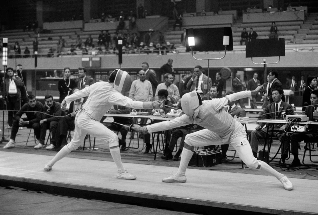 Egon Franke (z lewej) kontra Brytyjczyk Henry Hoskyns - walka na olimpijskiej planszy w Tokio w 1964 roku Egon Franke (z lewej) kontra Brytyjczyk Henry Hoskyns - walka na olimpijskiej planszy w Tokio w 1964 roku