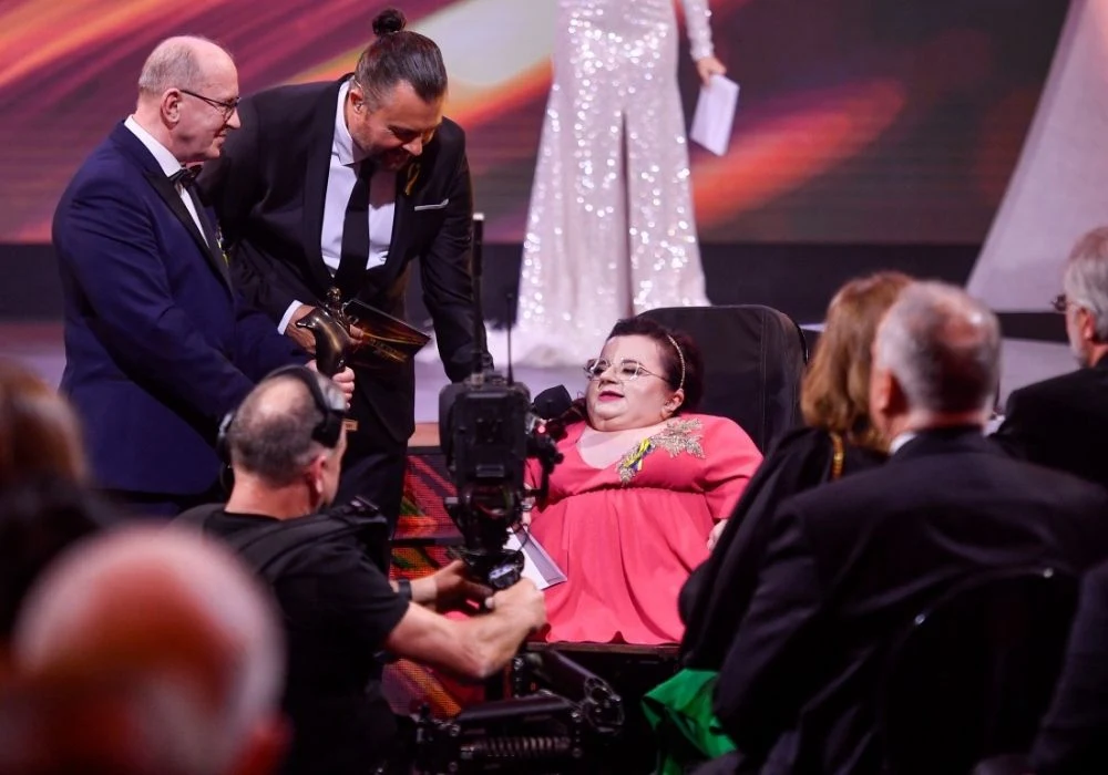 Bogumiła Siedlecka-Goślicka odebrała nagrodę w imieniu Marcina Dorocińskiego Bogumiła Siedlecka-Goślicka odebrała nagrodę w imieniu Marcina Dorocińskiego