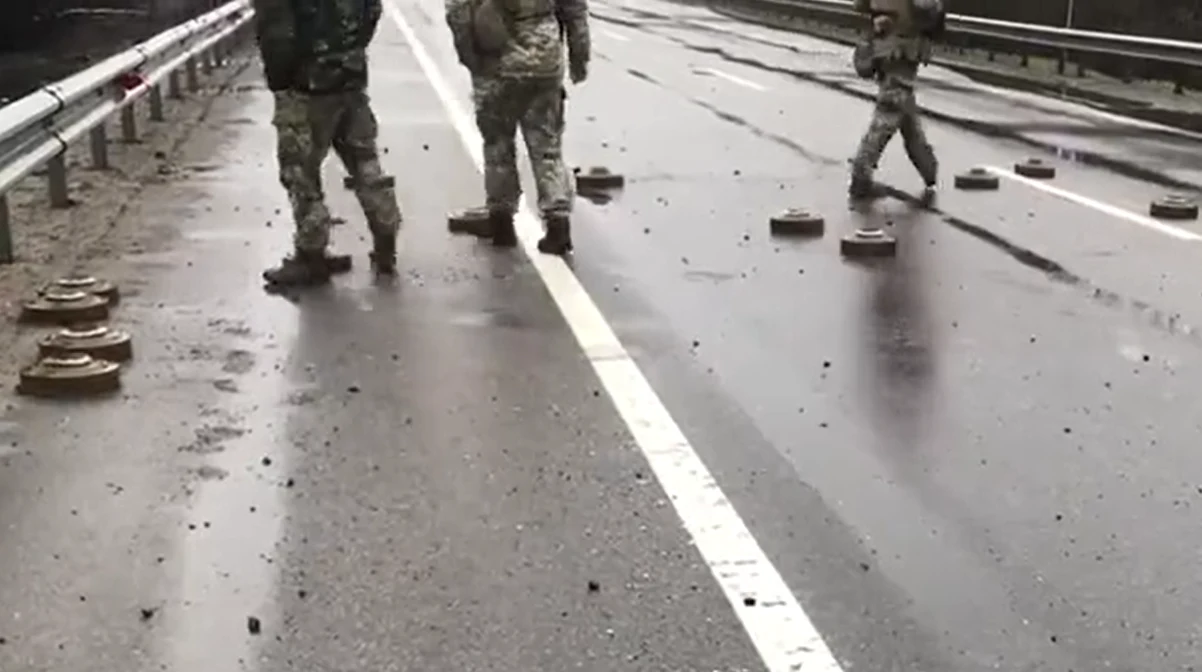 Kadr z filmu opublikowanego przez kanał Nexta Kadr z filmu opublikowanego przez kanał Nexta