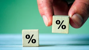 Cykl podwyżek stóp procentowych będzie trwać co najmniej kolejne pół roku