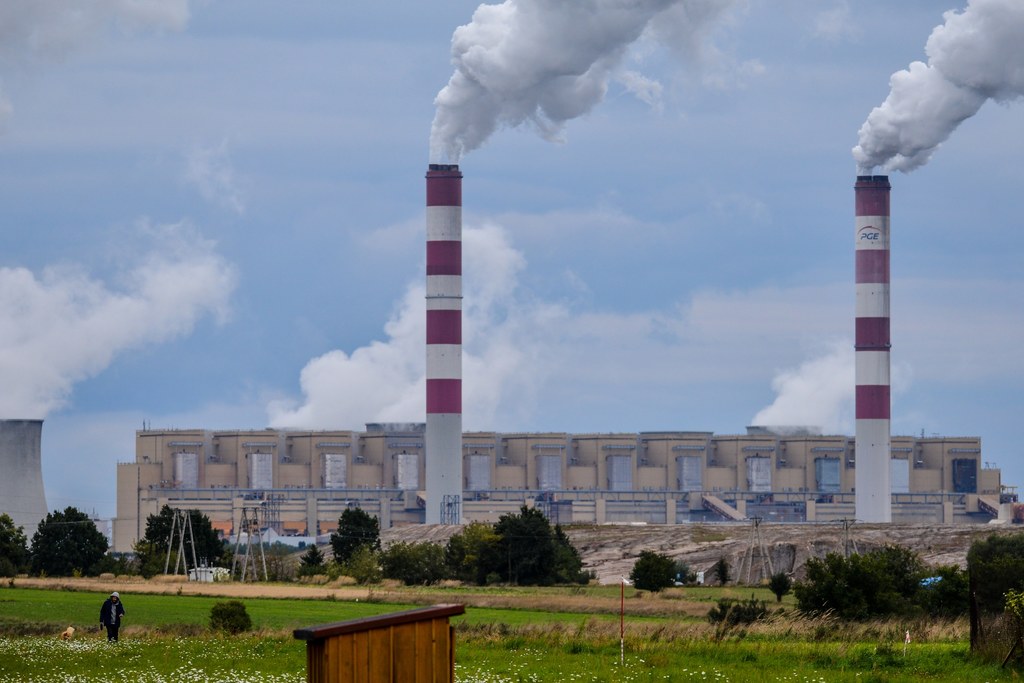 Elektrownia Bełchatów - największy pojedynczy emitent CO2 wśród elektrowni na świecie.