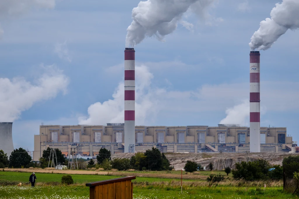 Elektrownia Bełchatów - największy pojedynczy emitent CO2 wśród elektrowni na świecie.