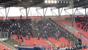 Gaz na trybunach. Mecz Widzew – GKS Tychy przerwany