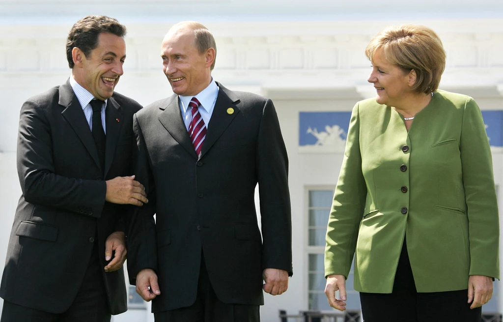 Nicolas Sarkozy, Władimir Putin i Angela Merkel, zdjęcie archiwalne Nicolas Sarkozy, Władimir Putin i Angela Merkel, zdjęcie archiwalne