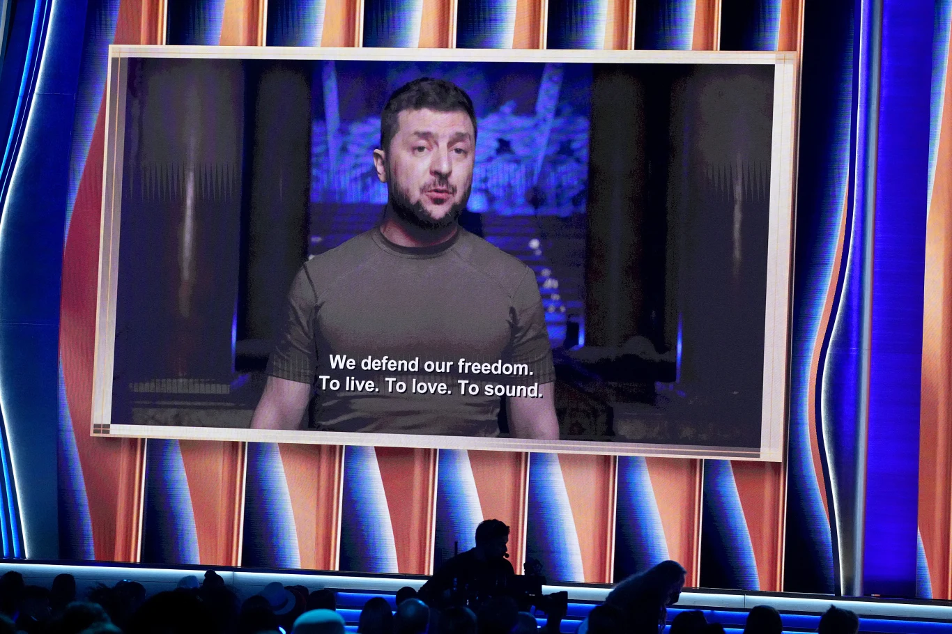 Prezydent Ukrainy Wołodymyr Zełenski podczas ceremonii rozdania nagród muzycznych Grammy w Las Vegas Prezydent Ukrainy Wołodymyr Zełenski podczas ceremonii rozdania nagród muzycznych Grammy w Las Vegas