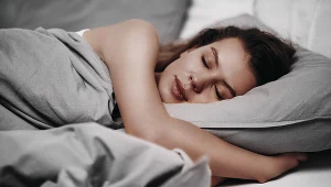 Jeśli uporczywie przyjmujesz podczas snu tę samą pozycję, możesz dorobić się problemów zdrowotnych