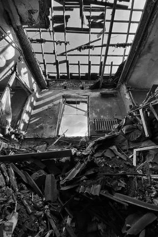 To miasto umiera. Mariupol przypomina scenografię apokaliptycznego filmu. /Foto: ANASTASIA ZARECHENSKOVA