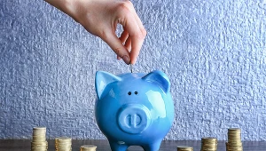 Osoby pracujące w dużych firmach często mają większą świadomość nt. oszczędzania