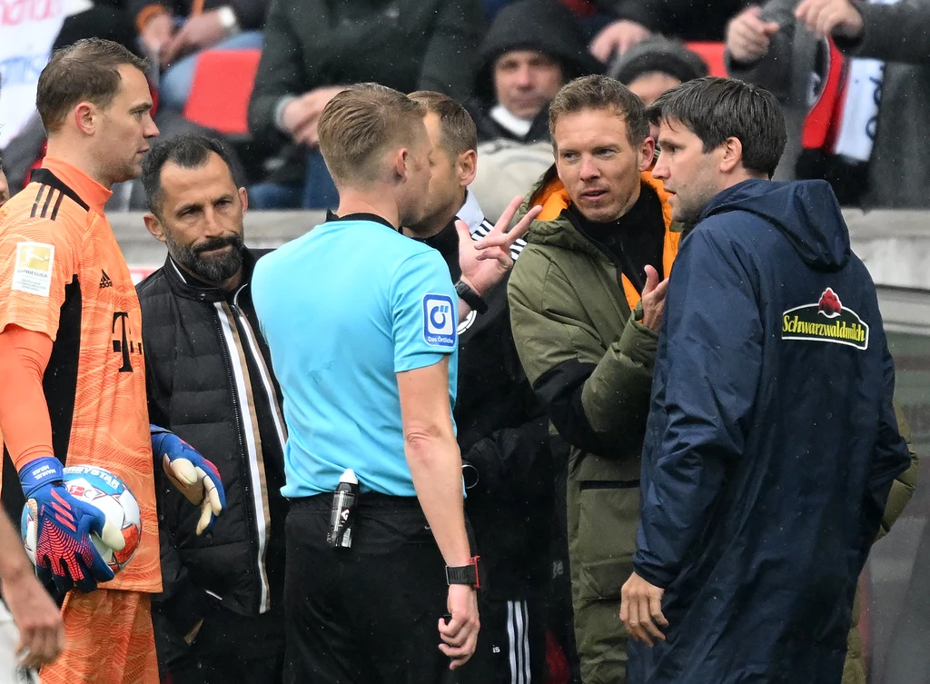 Jak zakończy się sprawa za dużej liczby zawodników Bayernu na boisku w wyjazdowym meczu z Freiburgiem? Jak zakończy się sprawa za dużej liczby zawodników Bayernu na boisku w wyjazdowym meczu z Freiburgiem?
