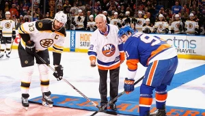 Mike Bossy (w środku)