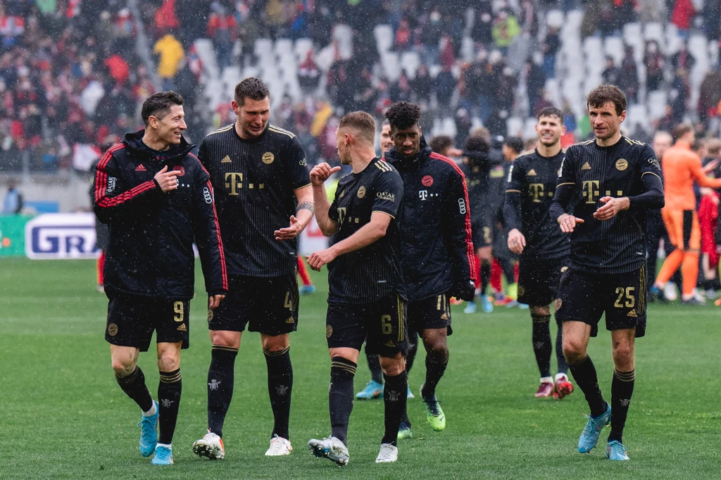 Piłkarze Bayernu tuż po meczu z Freiburgiem Piłkarze Bayernu tuż po meczu z Freiburgiem