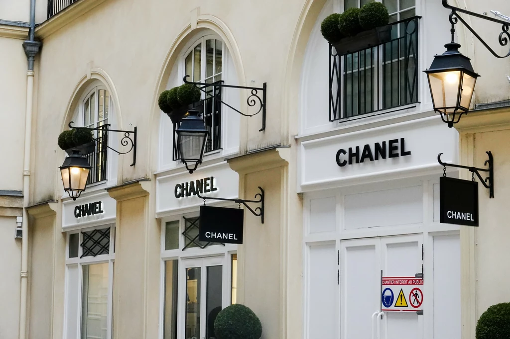 Luksusowa marka Chanel wycofała się z Rosji w proteście przeciwko inwazji wojsk tego kraju na Ukrainę