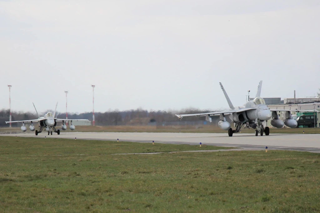 F-18 Hornet w bazie w Łasku