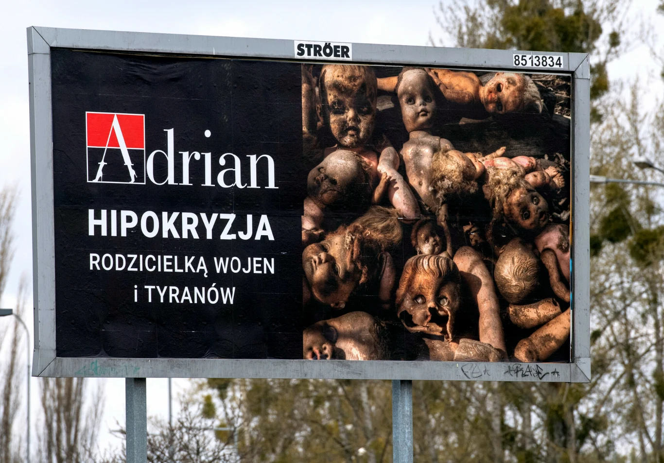 Kontrowersyjny billboard z najnowszą reklamą rajstop firmy Adrian Kontrowersyjny billboard z najnowszą reklamą rajstop firmy Adrian