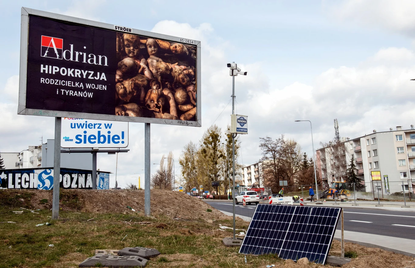 Rajstopy Adrian reklamują się wykorzystując wojnę Rajstopy Adrian reklamują się wykorzystując wojnę