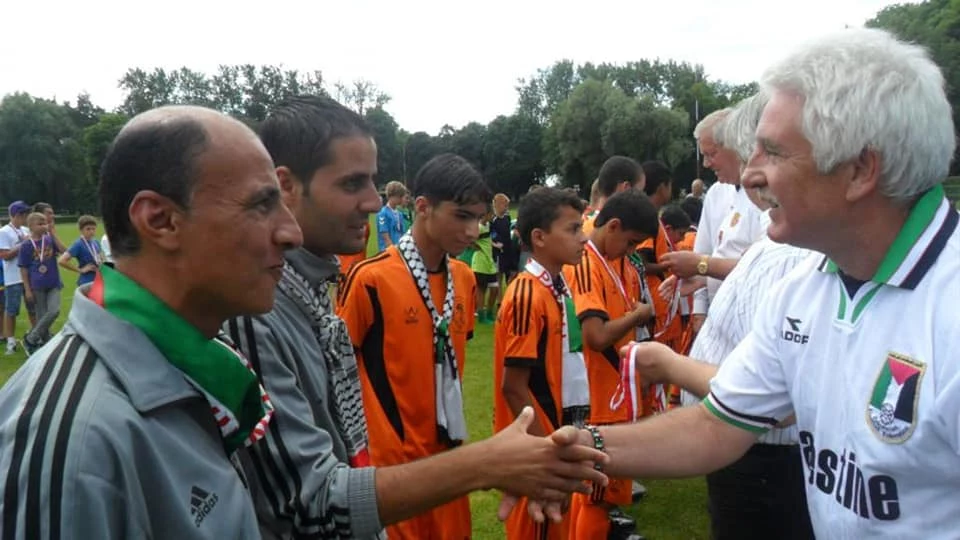 Trener Andrzej Wiśniewski w barwach reprezentacji Palestyny Trener Andrzej Wiśniewski w barwach reprezentacji Palestyny