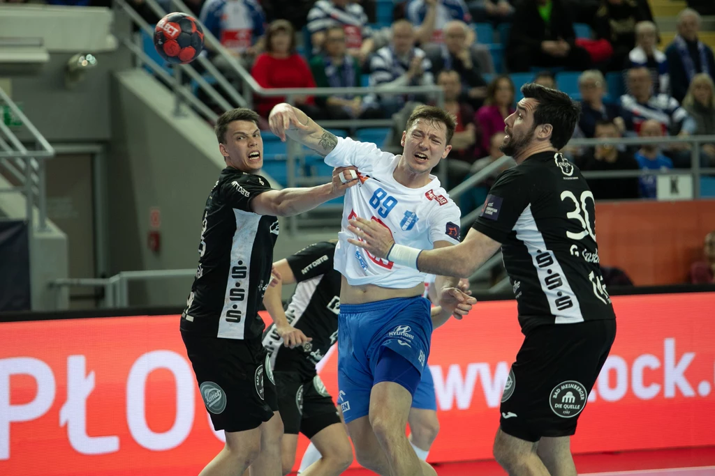 Dmitrij Żytnikow w ataku na bramkę Lemgo Dmitrij Żytnikow w ataku na bramkę Lemgo