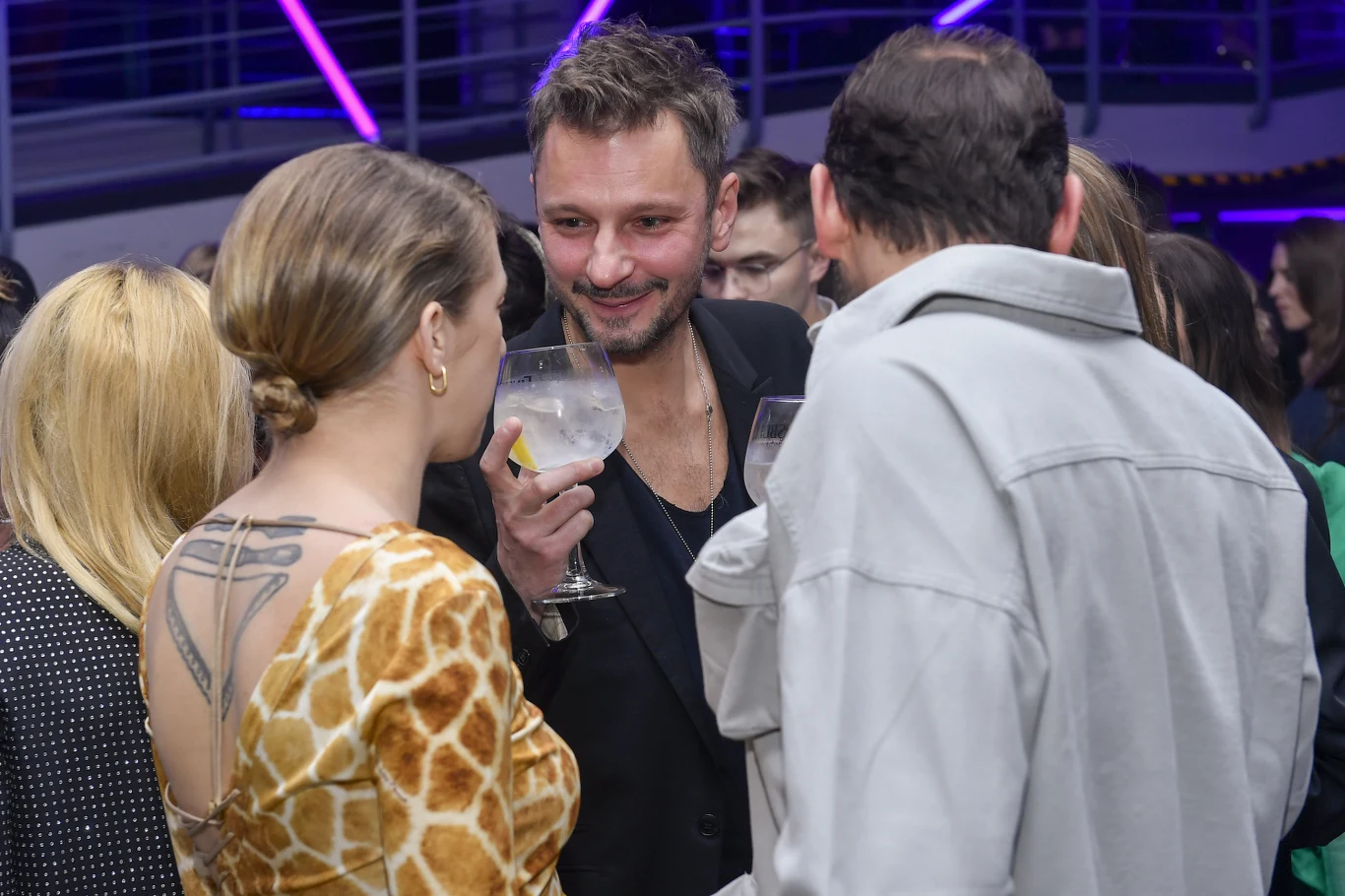 Lara Gessler podczas imprezy Elle Style Awards 2022 była rozchwytywana Lara Gessler podczas imprezy Elle Style Awards 2022 była rozchwytywana